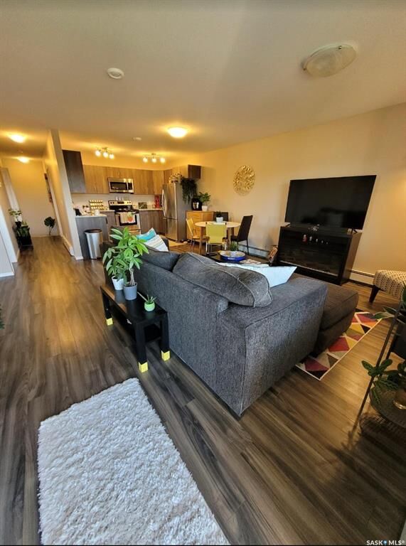 Property Photo: 825 Gladstone Street E 3 & 4 SK S9H 5P1