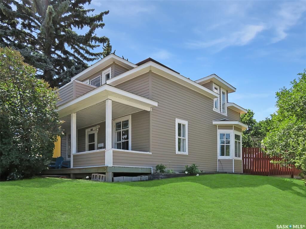 Property Photo: 376 5th Avenue NW SK S9H 0W8