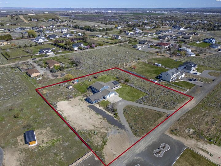 Property Photo: 5600 Laurel Drive WA 99353