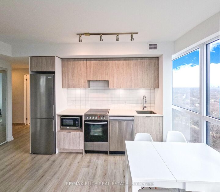 Property Photo:  395 Bloor Street E 1711  ON M4W 0B4 
