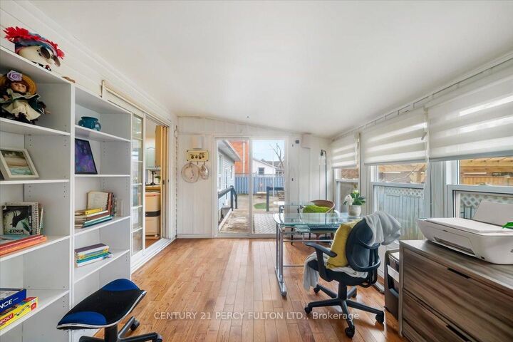 Property Photo:  5 Durham Street  ON L1C 1H4 