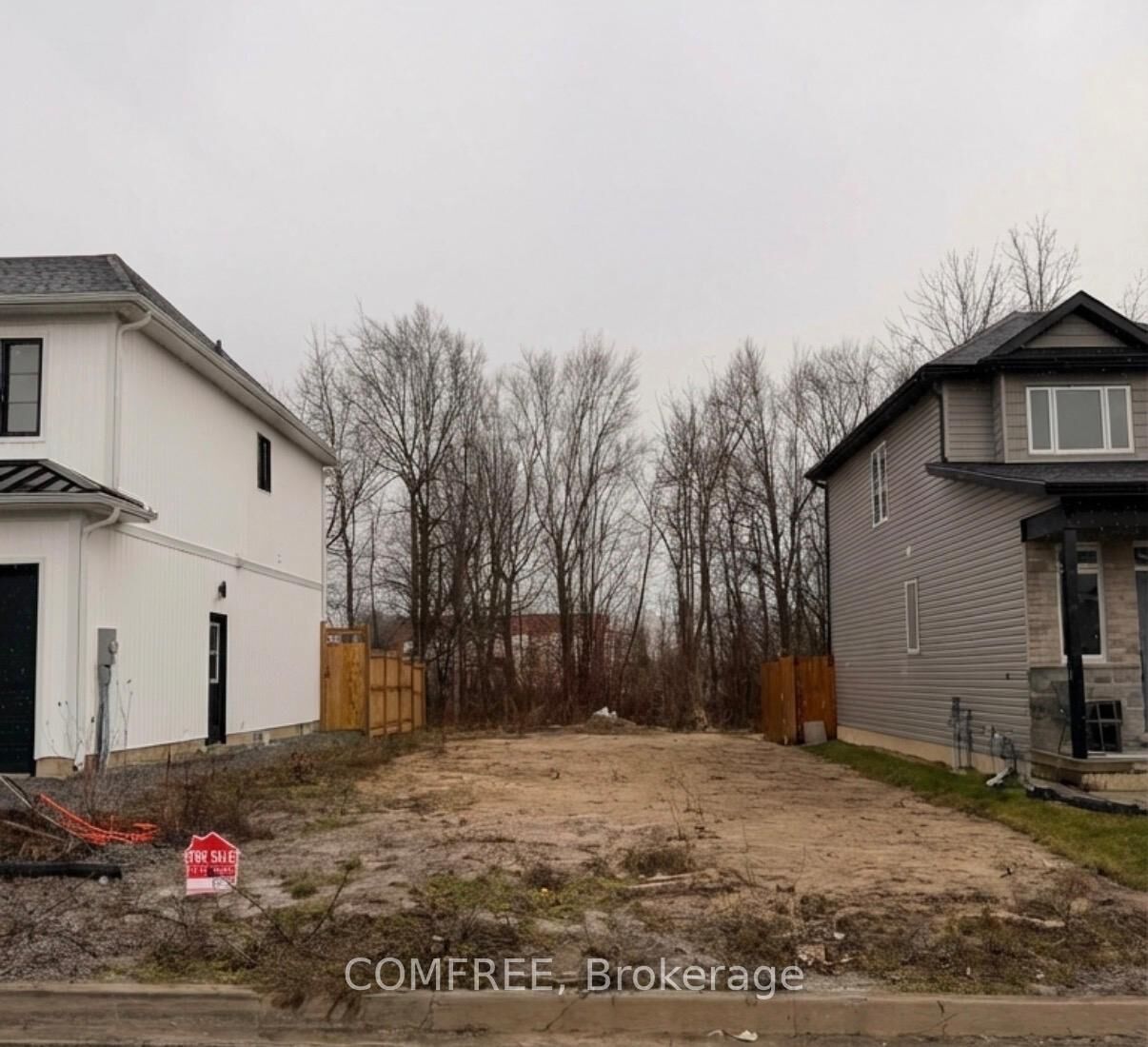 Property Photo:  190 Hodgkins Avenue  ON L2V 0M6 