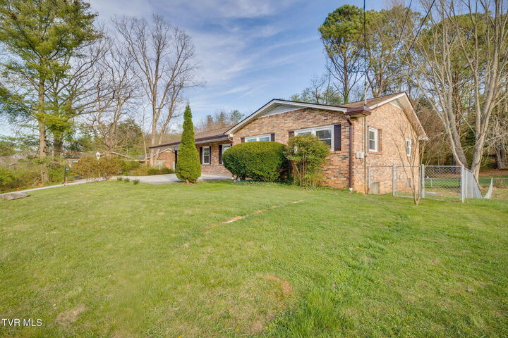 Property Photo:  515 Ravenwood Drive  TN 37604 