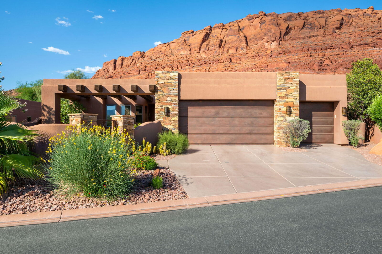 Property Photo:  2336 W Entrada Trail 36  UT 84770 