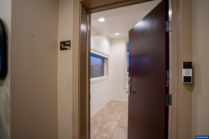 Property Photo: 156 Front #600 St NE OR 97301