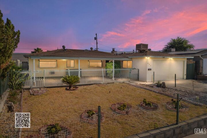 Property Photo: 205 Suzanne Lane CA 93268
