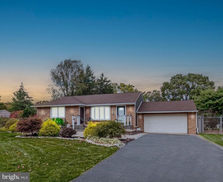 Property Photo:  5 Cherokee Drive  NJ 08534 