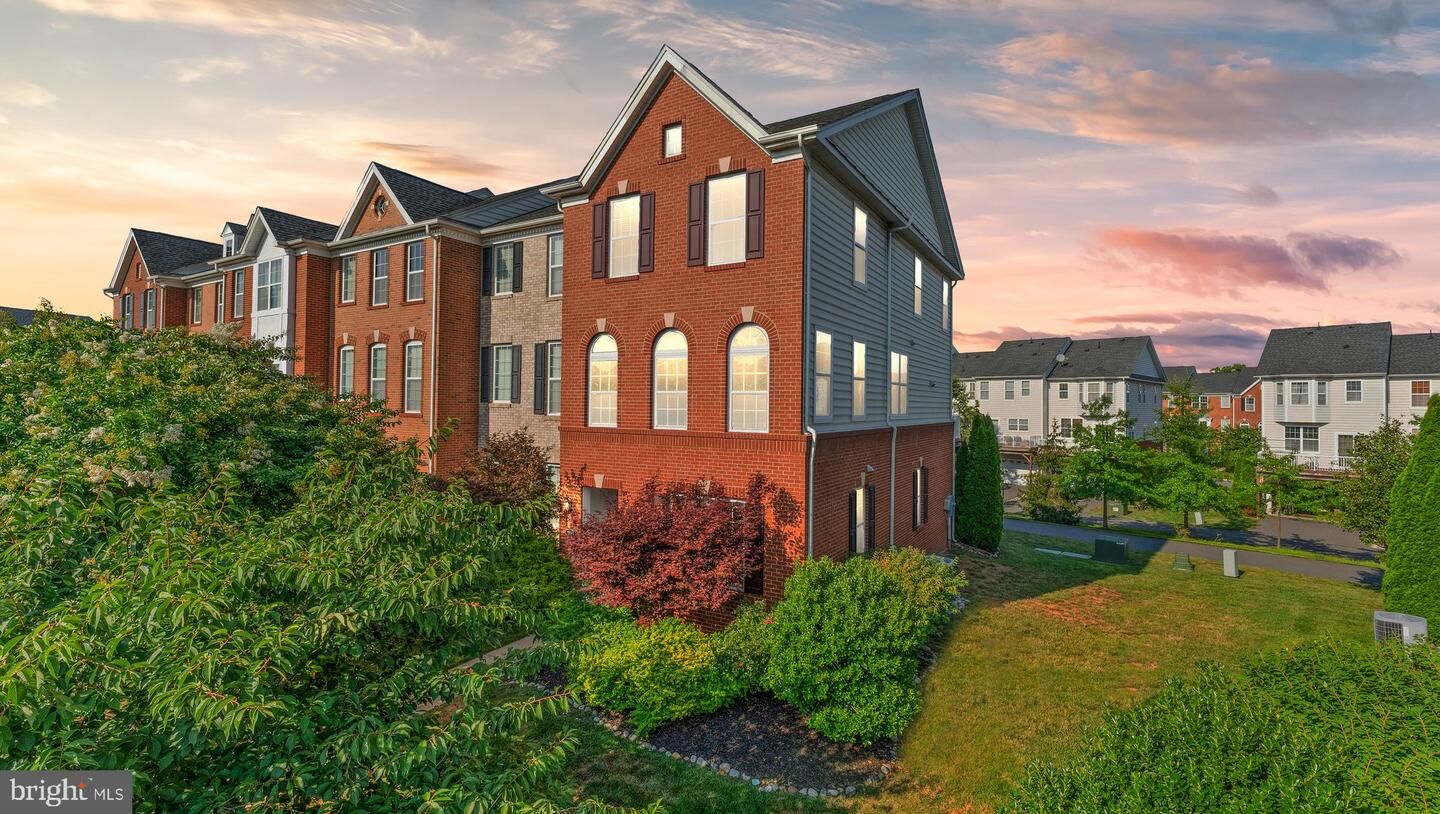 Property Photo: 23100 Dunlop Heights Terrace VA 20148