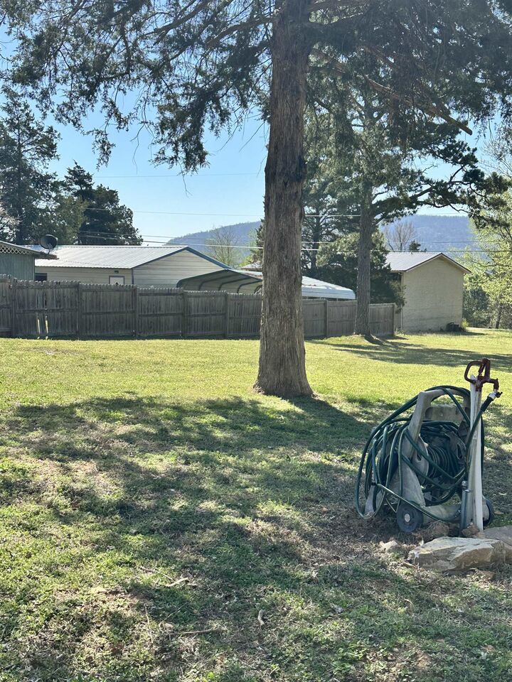 Property Photo:  1008 Oak Street  AR 72560 