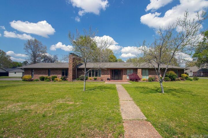 Property Photo: 305 Cottonwood Drive AR 72046