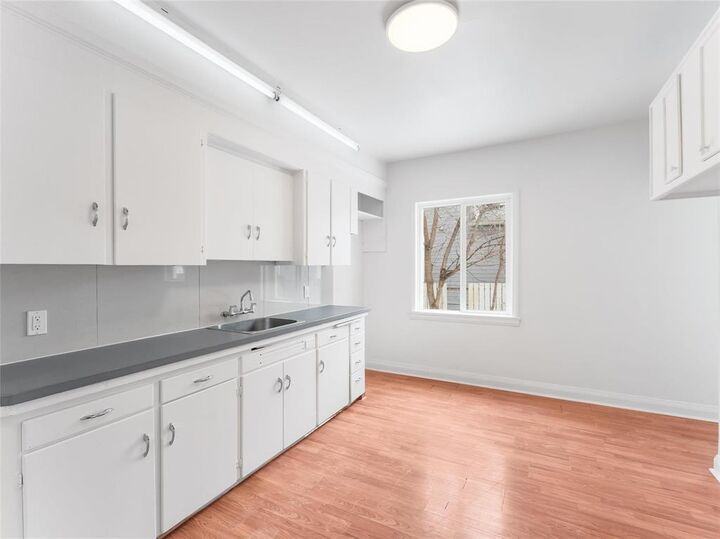 Property Photo:  492 Flora Avenue  MB R2W 2S1 