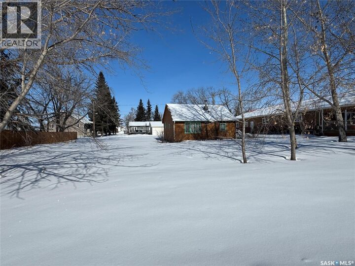 Property Photo:  155 1st Street E  SK S0M 1X0 