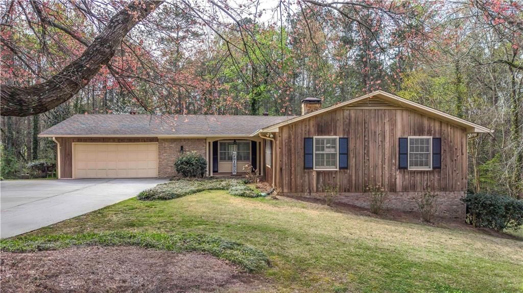 Property Photo: 811 Laurel Street GA 30110