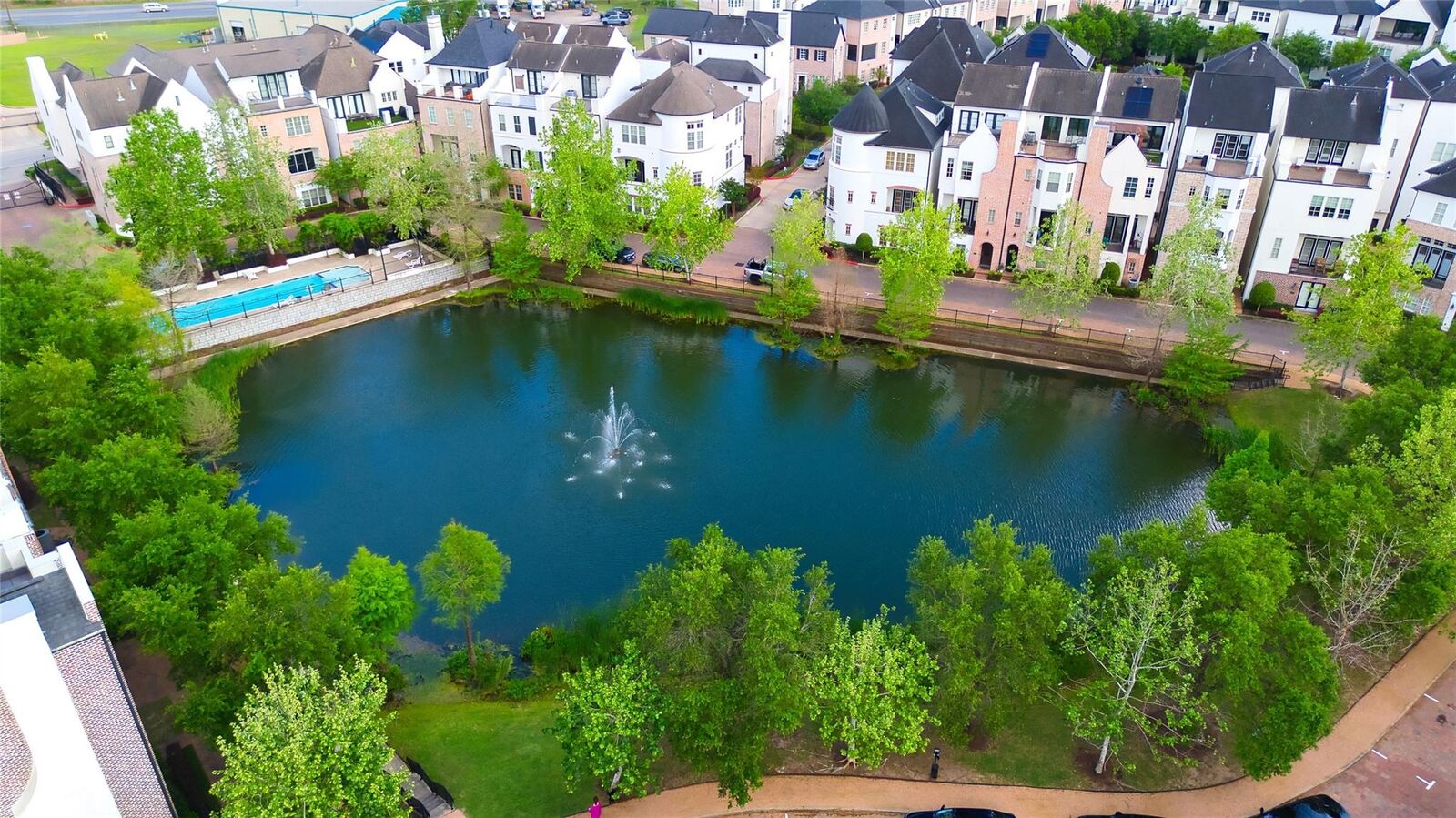 Property Photo: 2029 Fannin Station N TX 77045