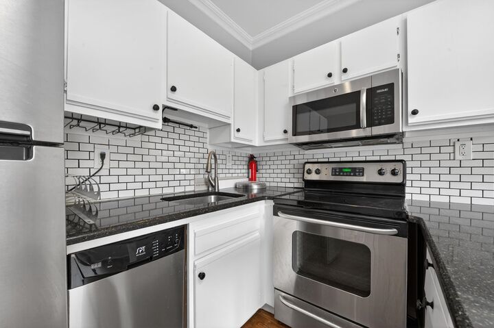 Property Photo:  354 1st St 3F  NJ 07030 