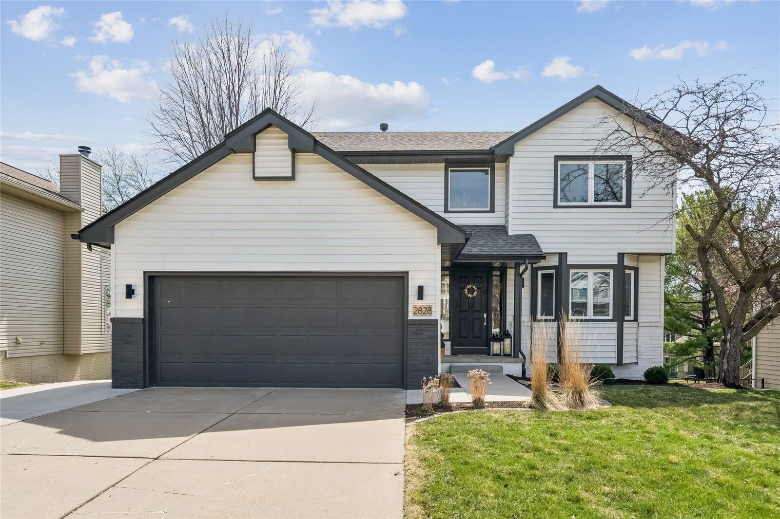 Property Photo:  2828 Walnut Street  IA 50265 