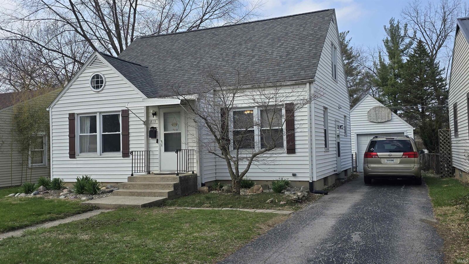 Property Photo: 813 Kenwood Avenue IN 46805-2530