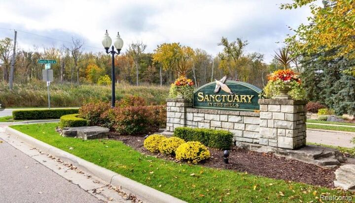 Property Photo:  3838 N Winding Brook Cir Circle 3  MI 48309 4735 
