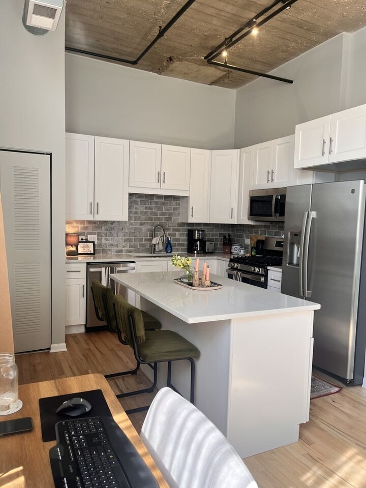 Property Photo:  758 N Larrabee Street 833  IL 60654 