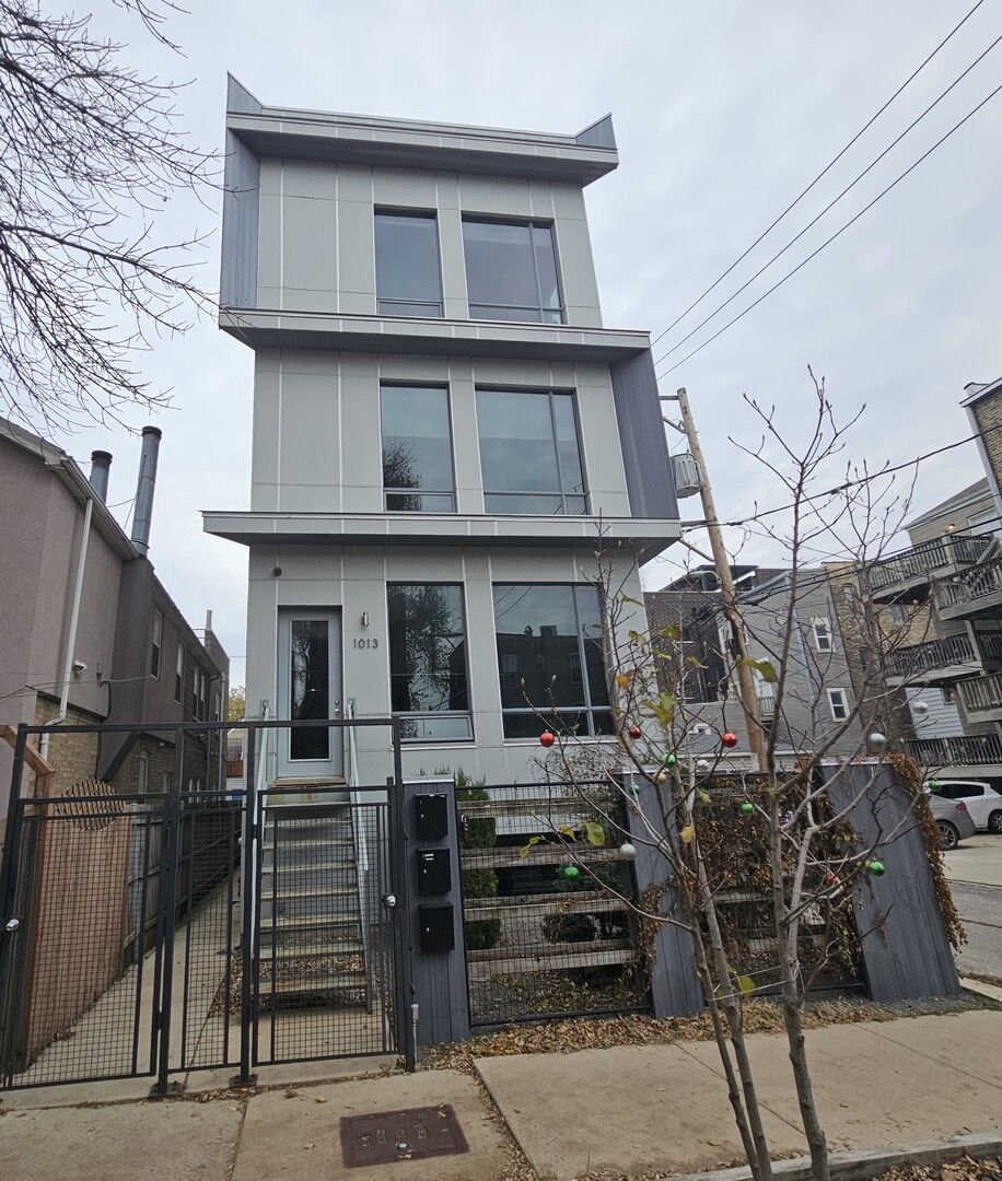 Property Photo:  1013 N Honore Street 1  IL 60622 
