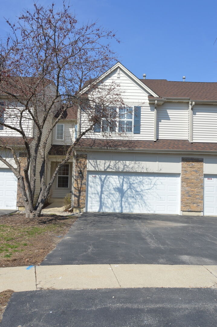 Property Photo: 842 Amelia Court IL 60030