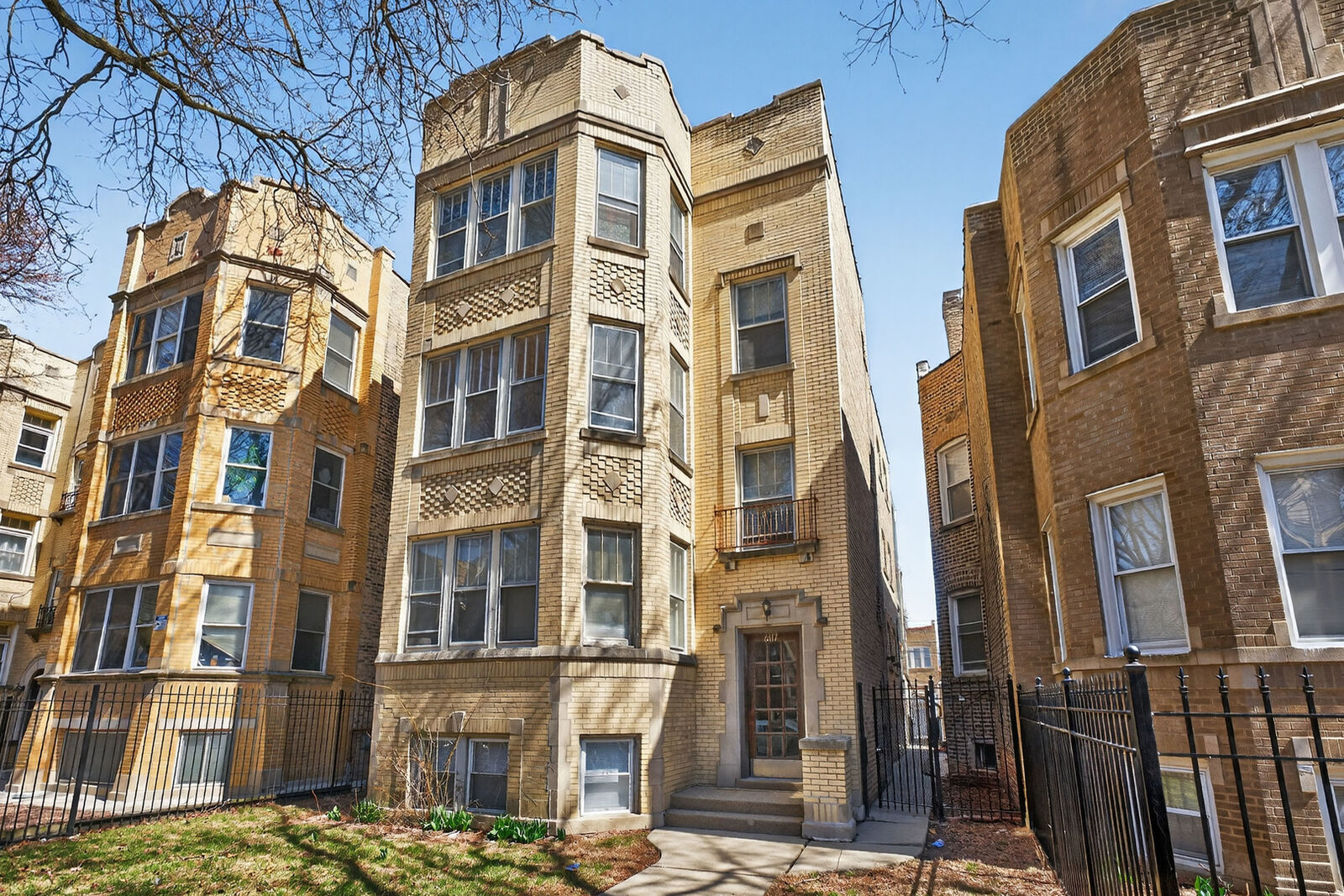 Property Photo: 6117 N Washtenaw Avenue IL 60659