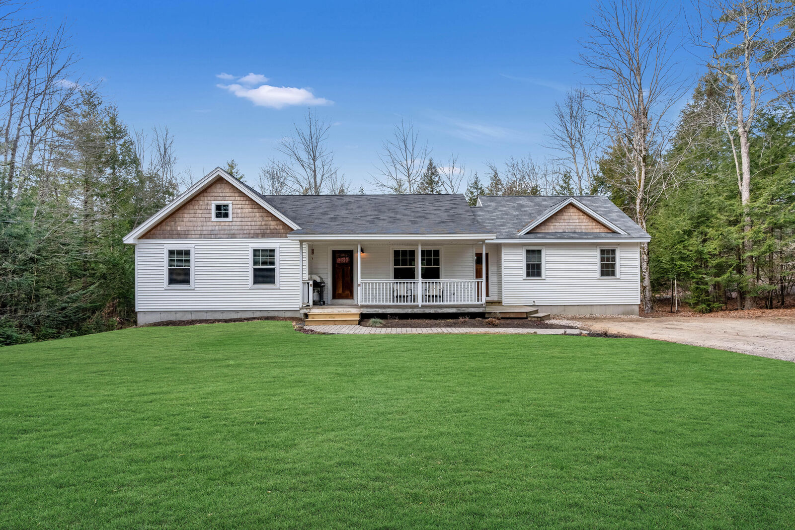 Property Photo:  19 Oak Woods Road  ME 03906 