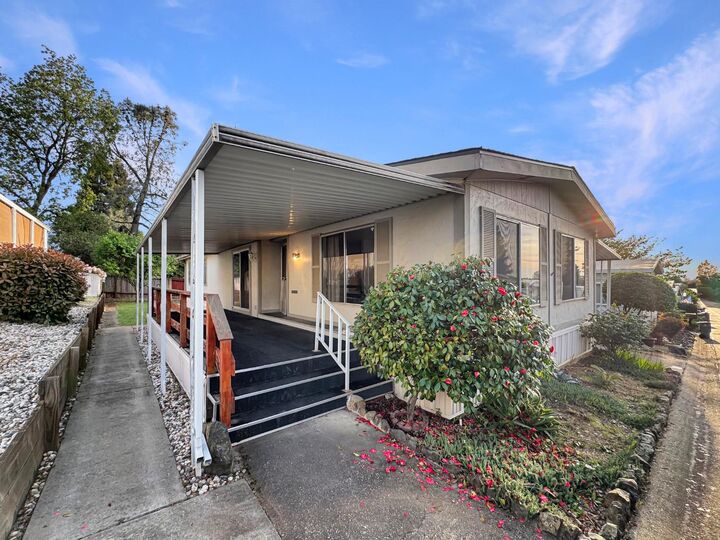 Property Photo:  1542 Cottonwood Circle 14  CA 95603 