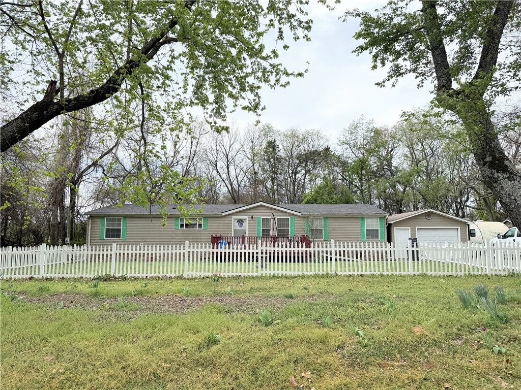 Property Photo:  826 Cabin Creek Road  AR 72846 