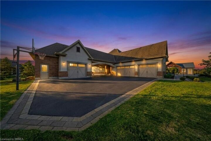 Property Photo: 29 Wallace Court ON N3T 5L7