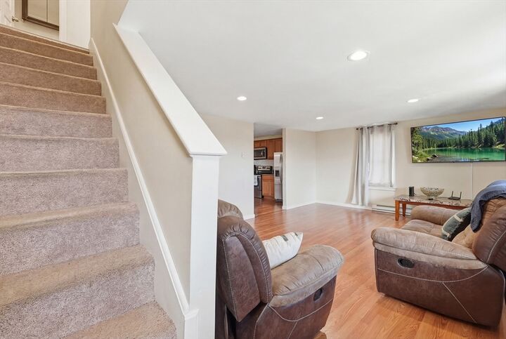 Property Photo:  5 Swan Ave B  MA 01602 