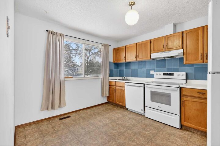 Property Photo: 1502 Ranchlands Way NW AB T3G 1R2