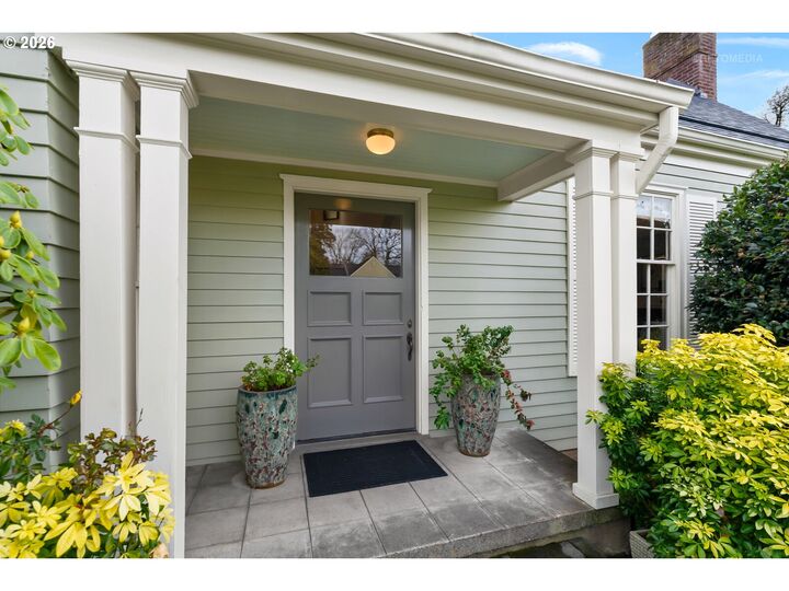 Property Photo: 2600 SW Crestdale Dr OR 97225