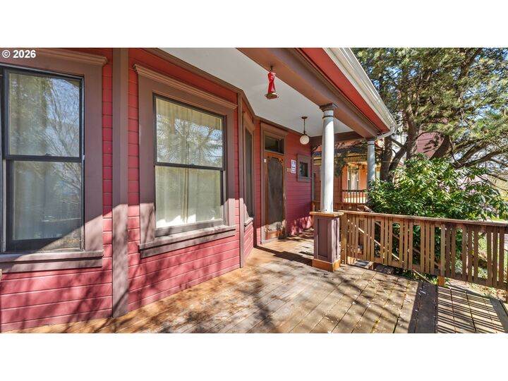 Property Photo: 111 N Monroe St OR 97227
