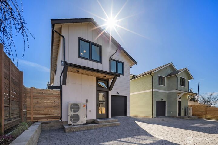 Property Photo:  524 NE 89th Street A  WA 98115 