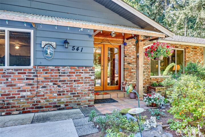 Property Photo:  541  Surfcrest Place NE  WA 98370 