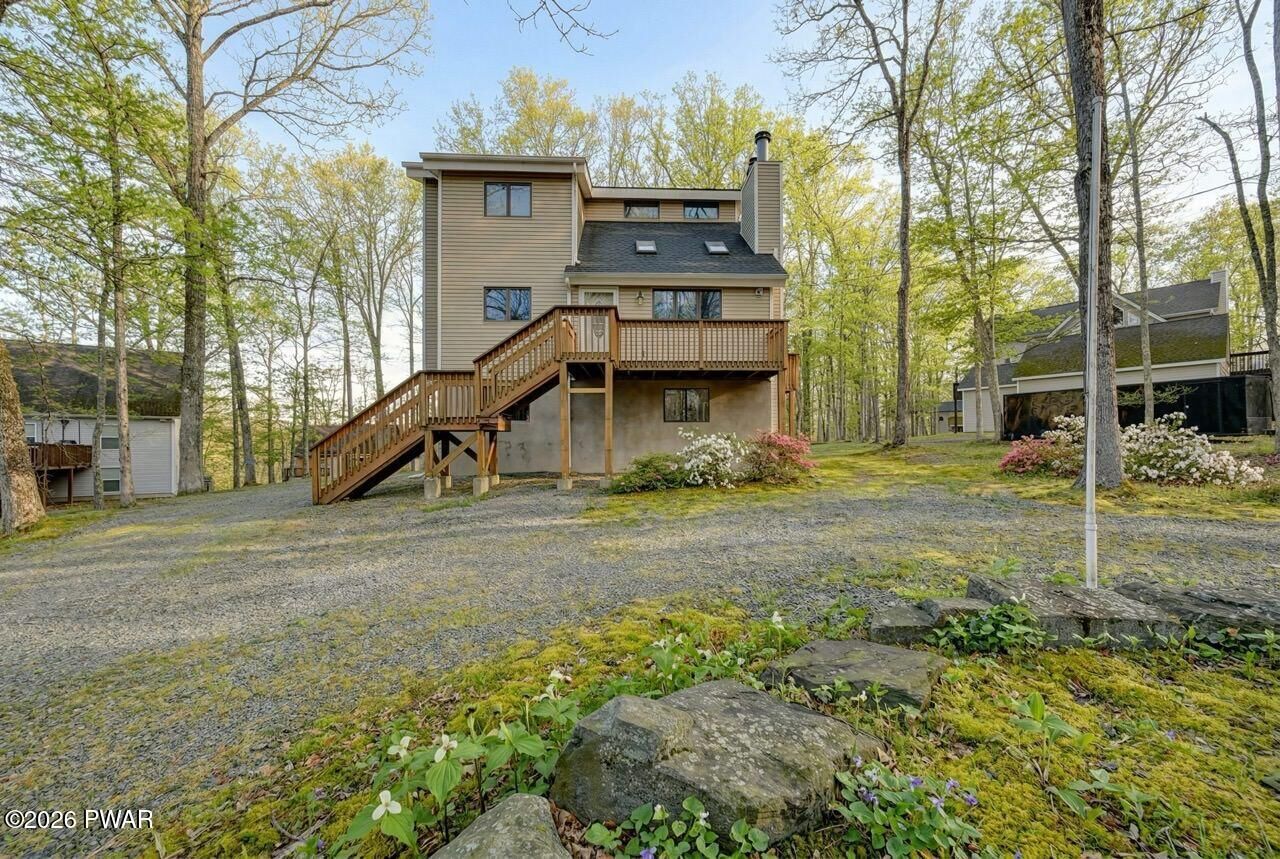 Property Photo: 258 W Lakeview Road PA 18435