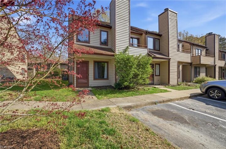 Property Photo:  1122 N Green Dr  VA 23602 