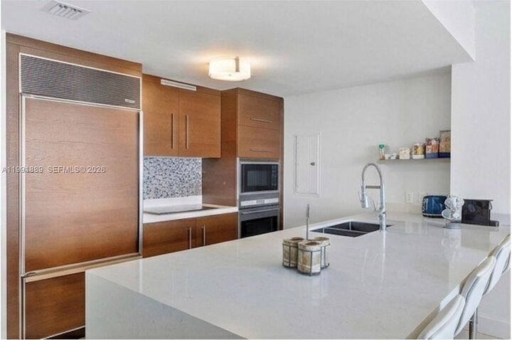 Property Photo:  465 Brickell Ave 3905  FL 33131 