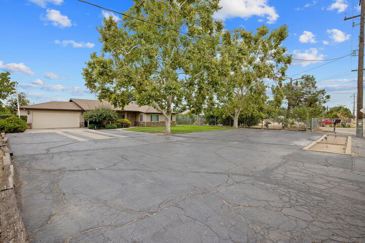 Property Photo:  1714 N Blythe Avenue  CA 93722 
