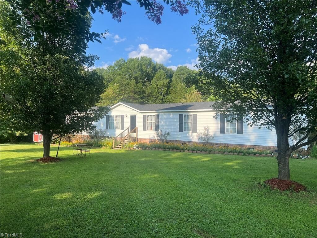 Property Photo: 1024 Frans Road NC 27053