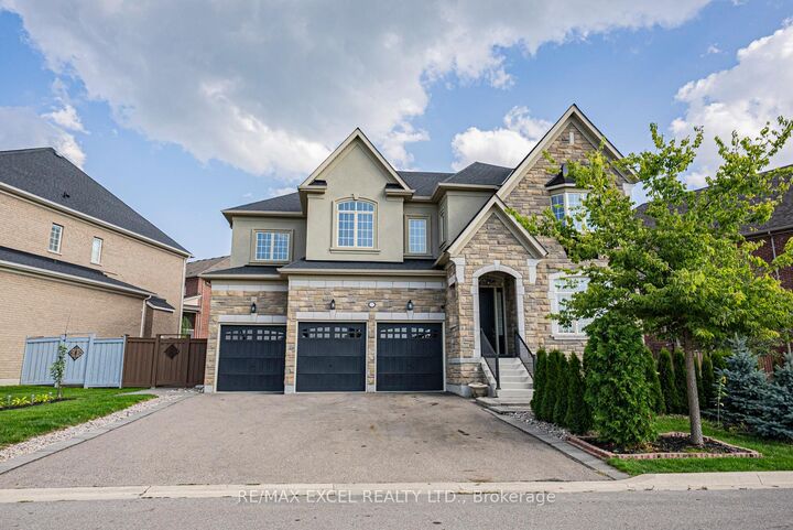 Property Photo: 21 Paradise Valley Trail ON L7B 0A5