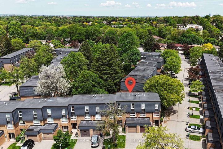 Property Photo: 42 Sego Royal Way ON M2H 1L5