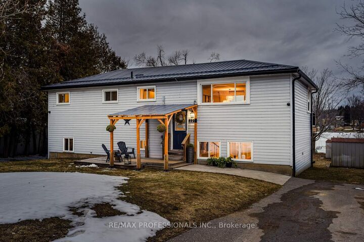 Property Photo:  22 Lawrence Street N  ON K9J 6X3 