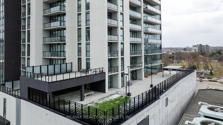 Property Photo:  60 Charles St W Street 308  ON N2G 0C9 