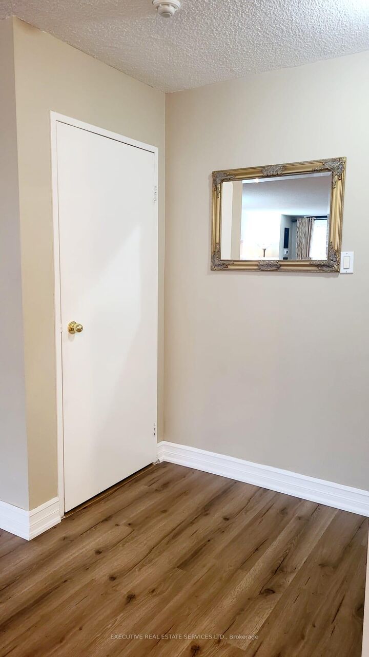 Property Photo: 4 Kings Cross Road 1512 ON L6T 3X8