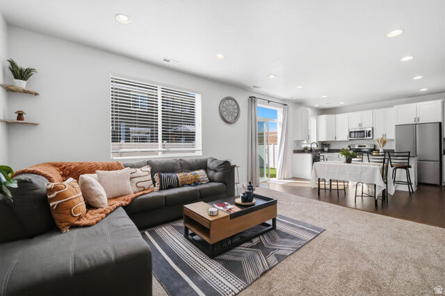 Property Photo: 2126 W Lydia Ln UT 84075