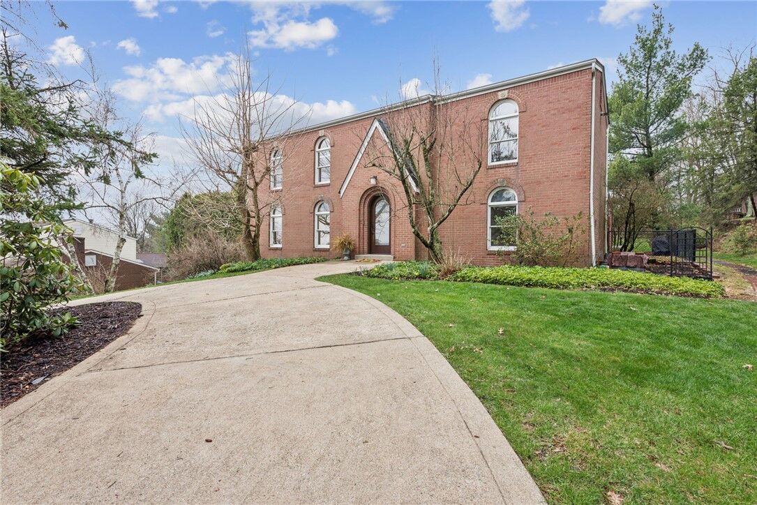 Property Photo:  2242 Woodmont Dr  PA 15632 