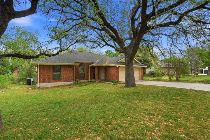 Property Photo:  306 Woodstone Drive  TX 78628 