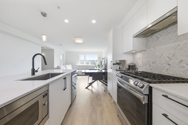 Property Photo: 555 E 2nd Street 356 BC V7L 1E1